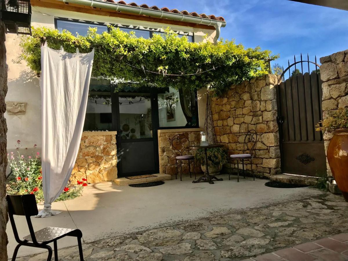 Appartement Dans Mas Provencal Grans Exterior foto